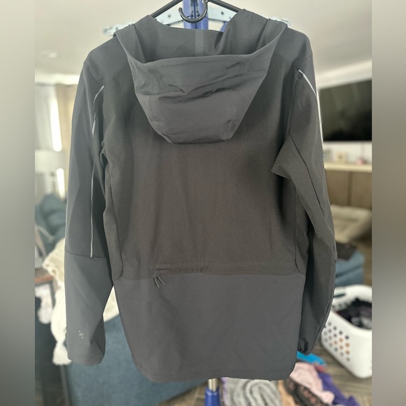 Menโs Lululemon Jacket- like new ๐ฅ - Picture 8 of 10
